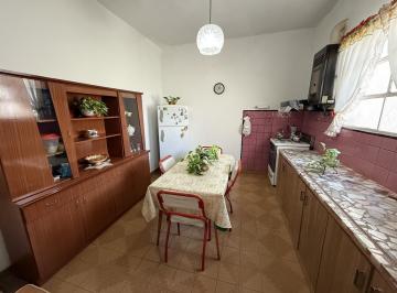 Casa · 277m² · 3 Ambientes · 1 Cochera · Casa 3 Ambientes en Venta con Cochera y Local en Wilde Avellaneda