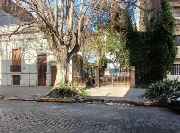 Casa · 200m² · 5 Ambientes · 5 Entre 41 y 42. Venta de Casa Cuatro Dorm. y Terreno