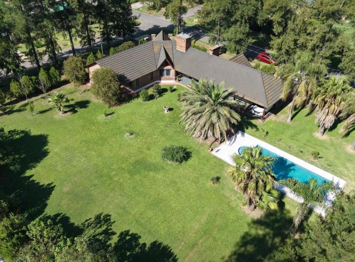 Casa · 190m² · 8 Ambientes · 1 Cochera