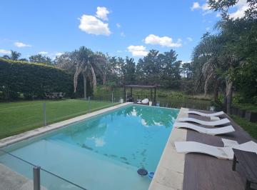 Casa · 300m² · 7 Ambientes · 4 Cocheras · Casa Amoblada en Alquiler en Las Glorietas