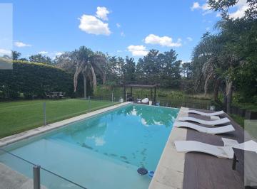 Casa · 300m² · 7 Ambientes · 4 Cocheras · Casa Amoblada en Alquiler en Las Glorietas
