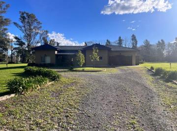 Casa de 4 ambientes, Brandsen · Casa de + 300 m² Sobre Lote de 14.000 m² - Barrio de Chacras Estancia Las Malvinas II