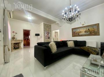 Casa · 246m² · 4 Ambientes · 3 Cocheras · Casa en Venta Sarandi