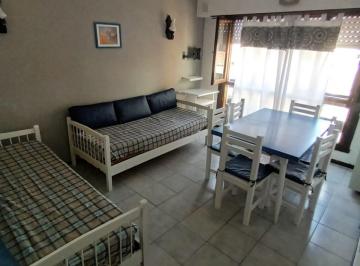 Departamento · 40m² · 1 Dormitorio · Alquiler por Temporada/ 2 Ambientes/ a La Calle/ Balcon
