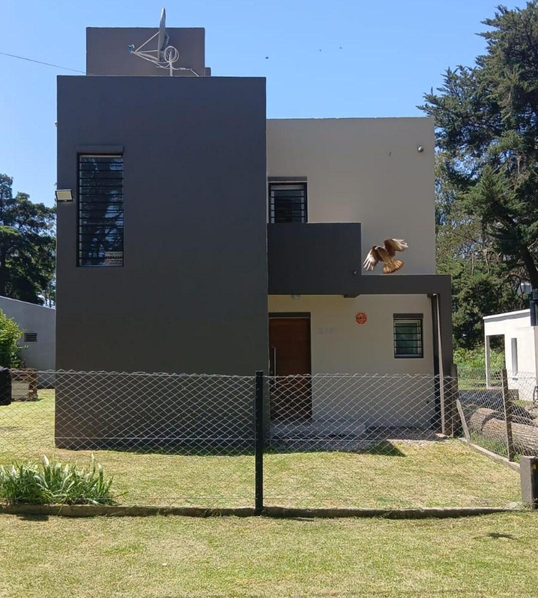 Casa 3 dorm, 125m² en Los Acantilados con jardín y vista al golf