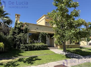 Casa · 320m² · 6 Ambientes · 2 Cocheras · Palmares/ 3 Hab/ Cochera Doble/ Piscina