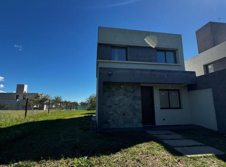 Casa · 100m² · 3 Ambientes · 1 Cochera