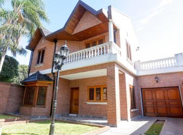 Casa · 270m² · 4 Ambientes · 5 Cocheras · Venta Chalet Casa 4 Amb Quincho Pileta Parque Luis Guillon