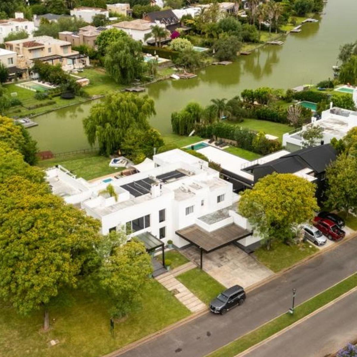Venta - Casa en Santa Barbara a la Laguna