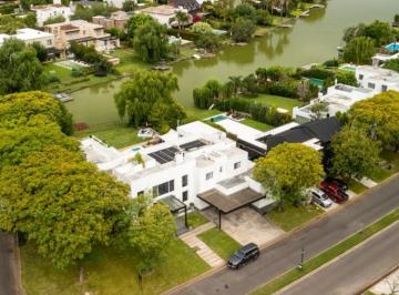 Casa · 508m² · 12 Ambientes · 6 Cocheras · Venta - Casa en Santa Barbara a La Laguna