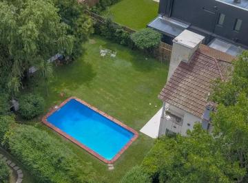 Casa · 105m² · 6 Ambientes · 4 Cocheras · Casa en Mapuche C. C