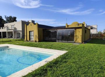Casa · 180m² · 3 Ambientes · 1 Cochera · Casa Estilo Campo 4 Ambientes + Piscina en Cruz del Sur