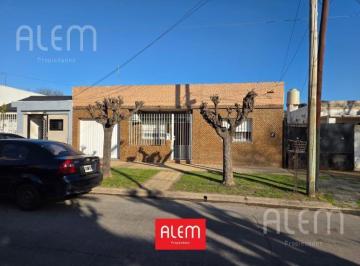 Casa · 148m² · 6 Ambientes · 1 Cochera · Casa en Lomas de Zamora Oeste