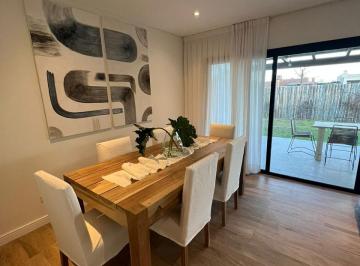 Casa de 6 ambientes, San Lorenzo Chico · Casa Amoblada de 3 Habitaciones y 3 Baños en San Lorenzo Chico