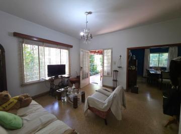 Casa · 109m² · 3 Ambientes · 1 Cochera · Casa en Venta en Adrogue