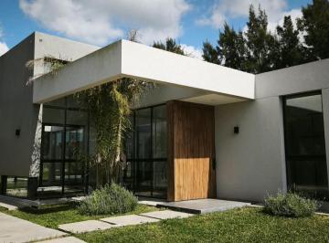 Casa · 220m² · 4 Ambientes · 1 Cochera · Moderna Casa de 4 Ambientes, a Estrenar, en Lagos de Canning. Canning, Esteban Echeverría.