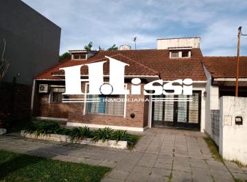 Casa · 144m² · 5 Ambientes · 2 Cocheras · Chalet en Muy Buen Estado