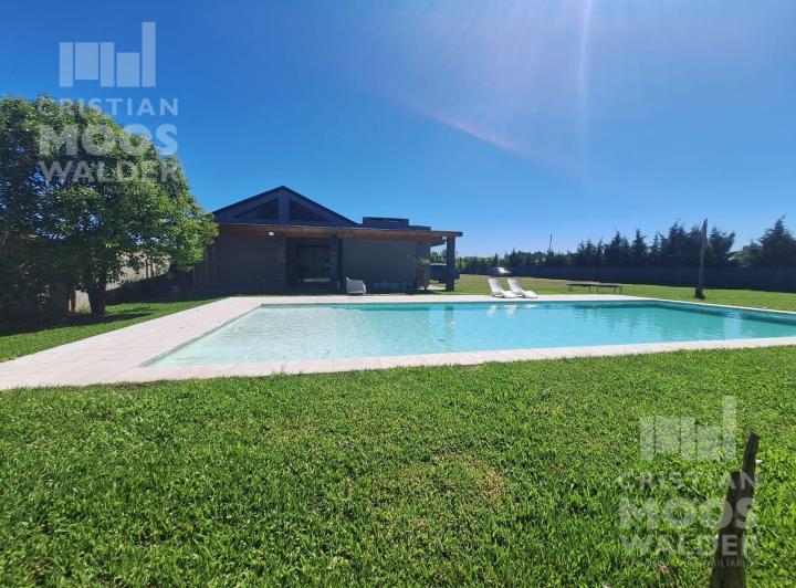 Casa · 350m² · 5 Ambientes · 4 Cocheras
