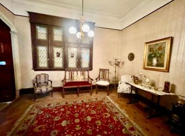 Casa de 6 ambientes, Almagro · Casa Estilo Tudor de 6 Ambientes con Cocheras.