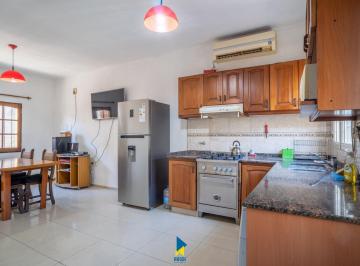 Casa · 61m² · 3 Ambientes · Venta de Casa con Galpón a 10 m de Juan B Justo