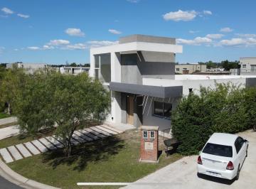 Casa · 169m² · 4 Ambientes · 2 Cocheras · Casa 4 Amb Pilar del Este Santa Elena