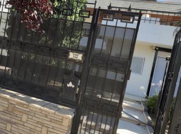 Casa · 1300m² · 6 Ambientes · Casa Céntrica Uso Comercial