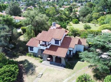 Casa de 12 ambientes, La Falda · Hermoso Chalet en Venta en Zona Residencial Centrica en Las Sierras de Córdoba