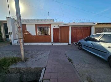 Casa · 75m² · 3 Dormitorios · 2 Cocheras · Casa · Venta · Las Heras · a 2 Cuadras Plaza · 3 Dorm.