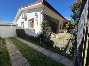 Casa de 8 ambientes, Alta Gracia · Precioso Chalet en Calle W. Scott - B°el Golf - Alta Gracia