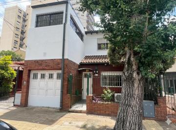 Casa de 6 ambientes, Vicente López · La Lucila: Entre Av y Vías: Excelente Casa Al Frente de 5 Dorm., Patio Gran Terraza Propia.