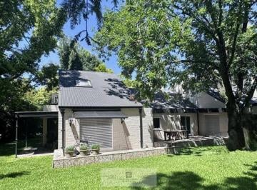Casa · 345m² · 7 Ambientes · 2 Cocheras · Casa en Venta en Highland Park