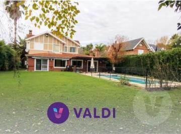 Casa · 800m² · Casa en Venta - Barrio Solar del Bosque, Canning