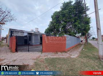 Casa · 98m² · 2 Dormitorios · 1 Cochera · Casa - B° Apipe - Benavidez N° 197 Esq. Argerich