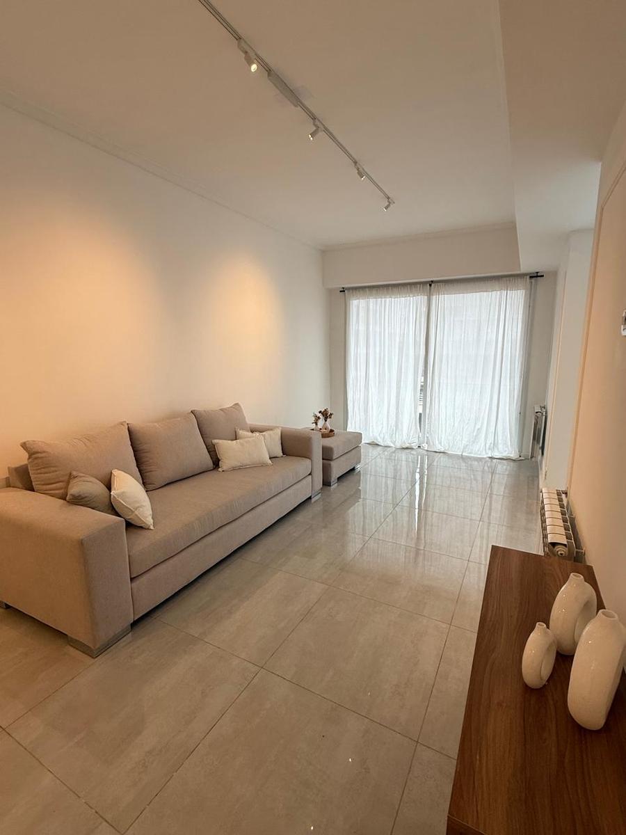 Depto 3 amb, 103m² con balcón y vista al mar — Centro