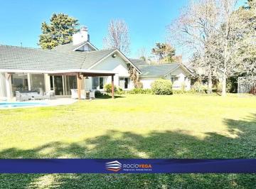 Casa · 210m² · 5 Ambientes · 1 Cochera · Casa en Venta en Country San Diego Moreno