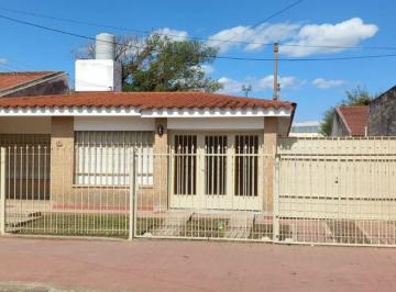 Casa · 201m² · 5 Ambientes · 1 Cochera - romualdo_reggiani · Se Vende Casa Tres Dorm. + Departamento de un Dormitorio