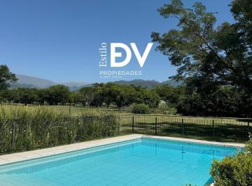 Casa · 437m² · 6 Ambientes · 2 Cocheras · Casa en Chacras Santa María