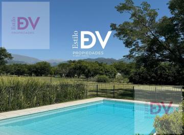 Casa · 437m² · 6 Ambientes · 2 Cocheras · Casa en Chacras Santa María