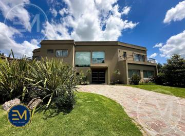 Casa · 420m² · 5 Ambientes · Casa en El Ombu