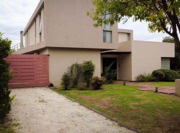 Casa · 393m² · 5 Ambientes · 1 Cochera · Venta| Casa 4 Dorm. en Manantiales Country ¡Apto Crédito! - Tho