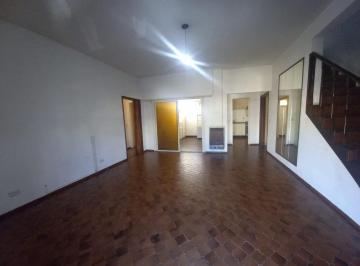 Casa · 150m² · 3 Ambientes · Venta de Casa de Dos Plantas con Quincho y Cocheras en Wilde