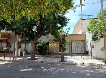 Casa · 315m² · 10 Ambientes · Excelente Ubicacion - Importante Inmueble a Reciclar