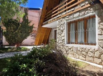 Casa · 170m² · 8 Ambientes · 4 Cocheras · Casa en Venta