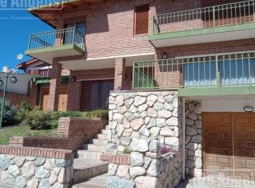 Casa · 345m² · 6 Ambientes · 2 Cocheras · Casa - Capilla del Monte