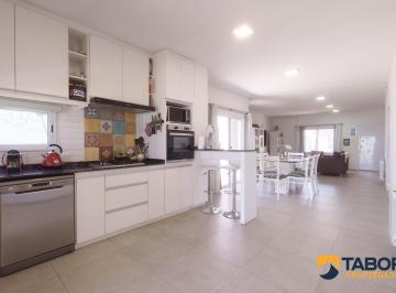 Casa · 171m² · 6 Ambientes · 1 Cochera · Casa Exclusiva en Venta | 3 Dorm., Pileta, Patio | Chacra del Norte