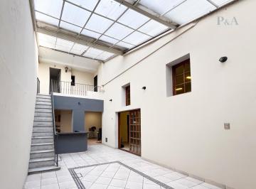 PH · 220m² · 5 Ambientes · PH en Venta en Caballito. 220 m² en Muy Buen Estado. Terraza con Vista Abierta.