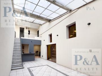 PH · 220m² · 5 Ambientes · PH en Venta en Caballito. 220 m² en Muy Buen Estado. Terraza con Vista Abierta.