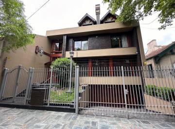 Casa · 330m² · 7 Ambientes · 2 Cocheras · Casa - Banfield Oeste