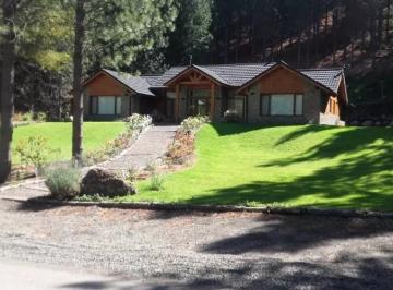 Casa · 230m² · 4 Ambientes · 2 Cocheras · Casa Chalet en Alq. Temporario Ubicado en Chapelco Golf, San Martin de Los Andes, Patagonia