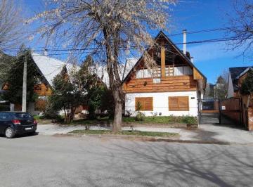 Casa · 98m² · 5 Ambientes · 1 Cochera · Casa Triplex en Venta Ubicado en San Martin de Los Andes, Patagonia, Argentina